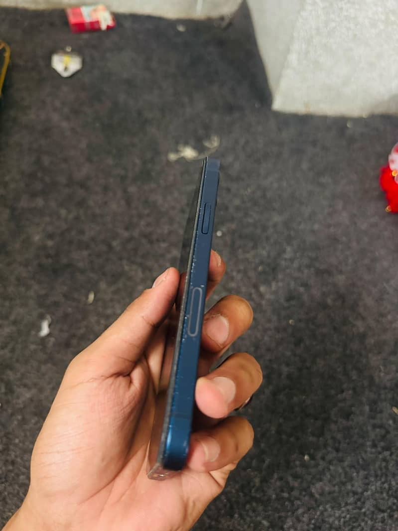 Apple iPhone 12 3