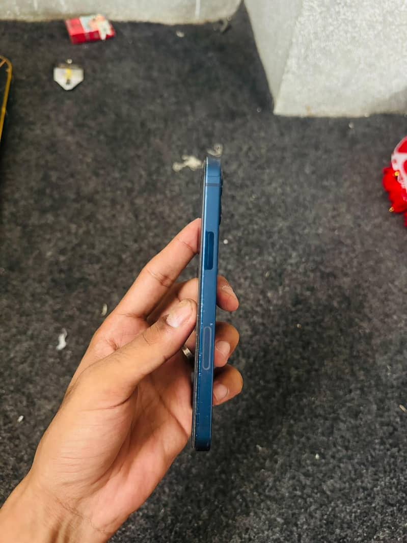 Apple iPhone 12 5