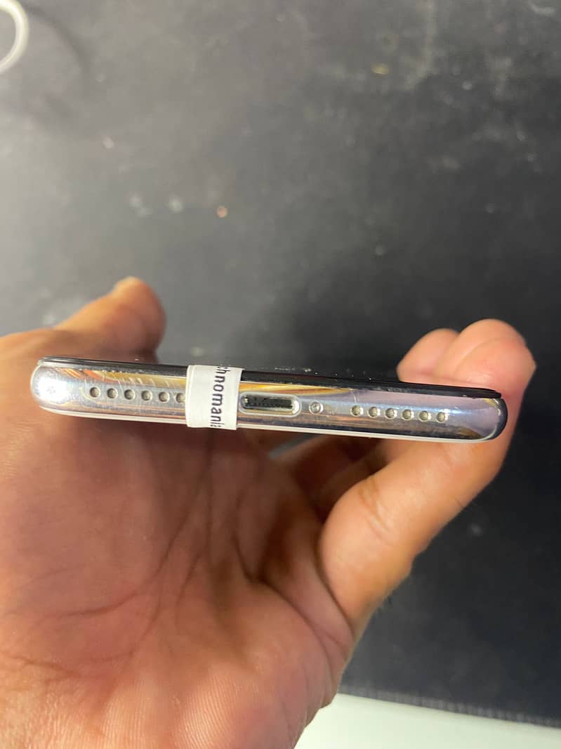 Apple iPhone X 3