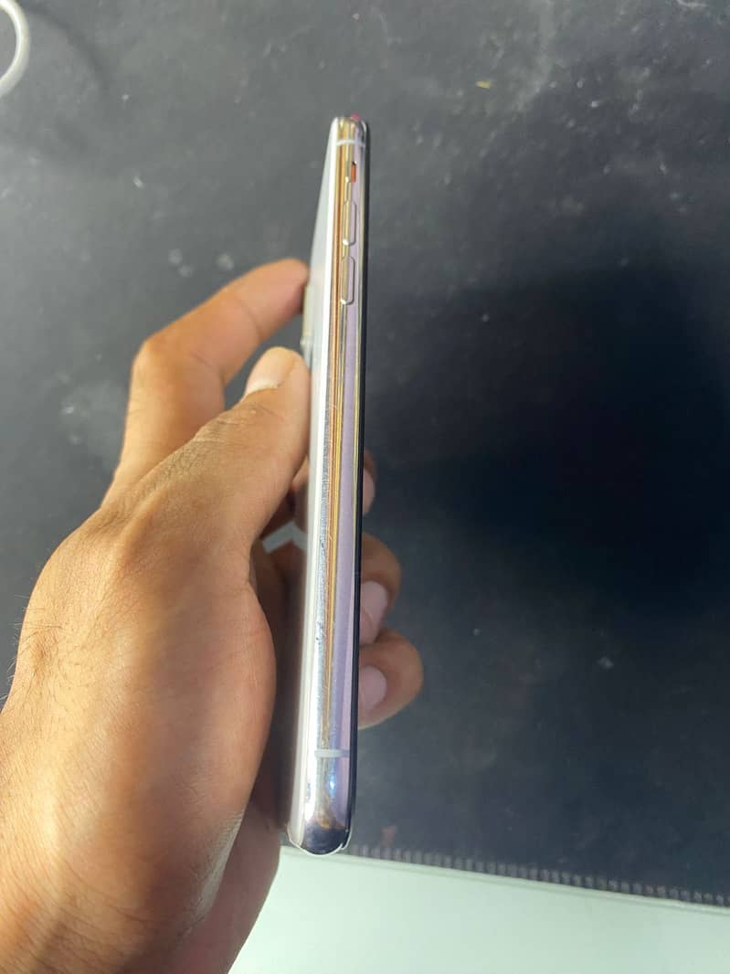 Apple iPhone X 4
