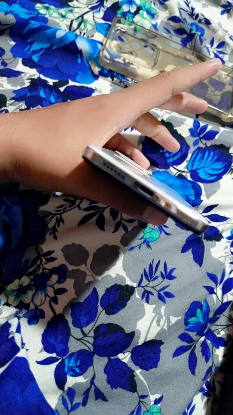 Vivo Y29 3