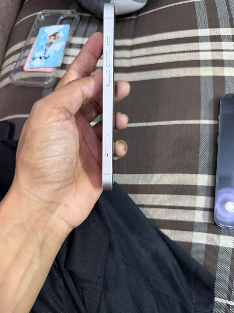 Apple iPhone 13 4