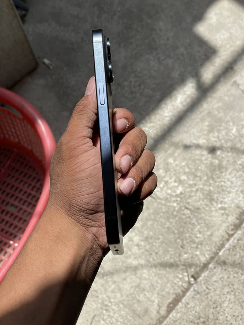 Apple iPhone 15 Pro Max 5