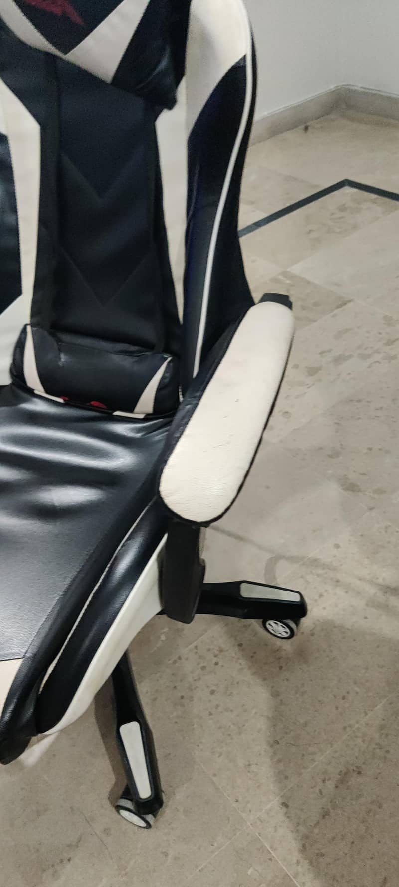 Thunder Gaming Chairs 3