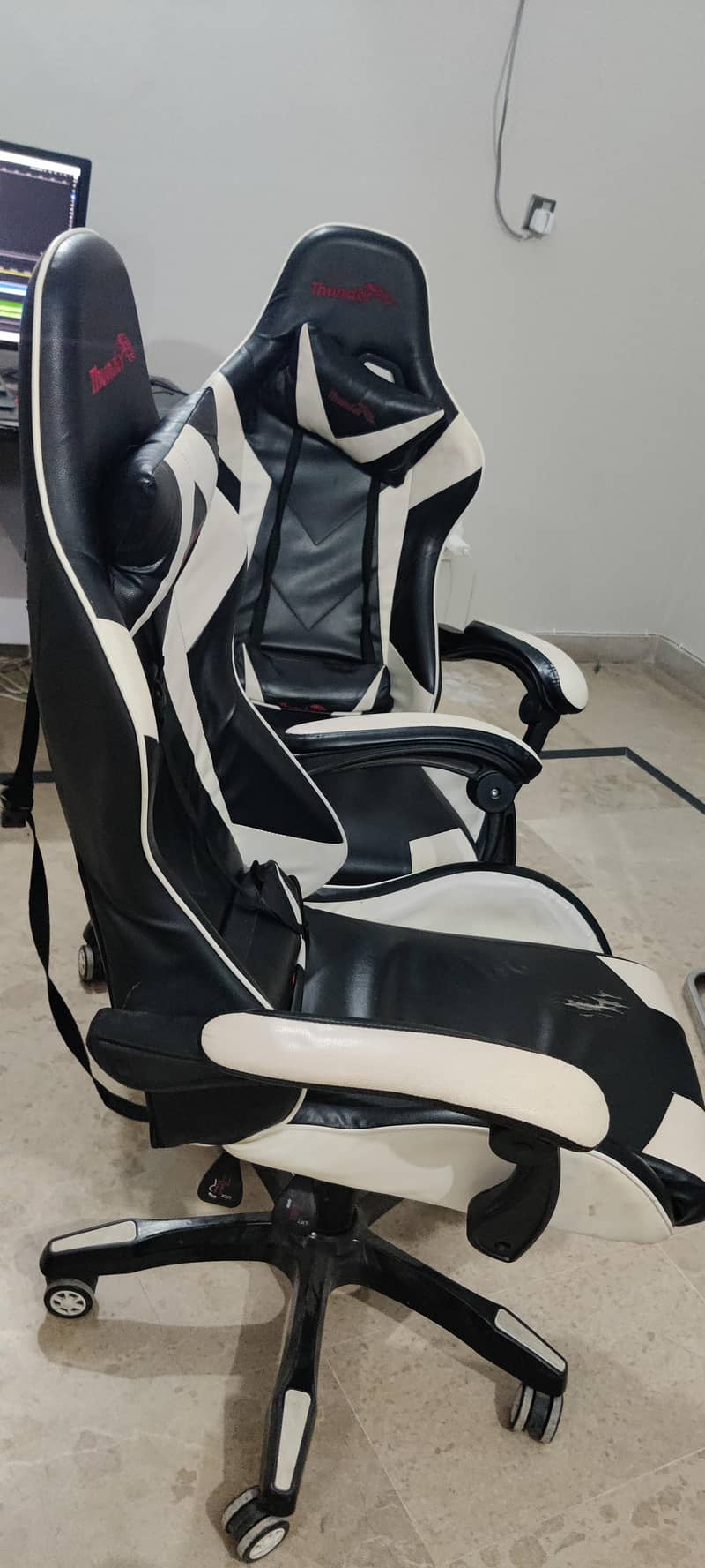 Thunder Gaming Chairs 4