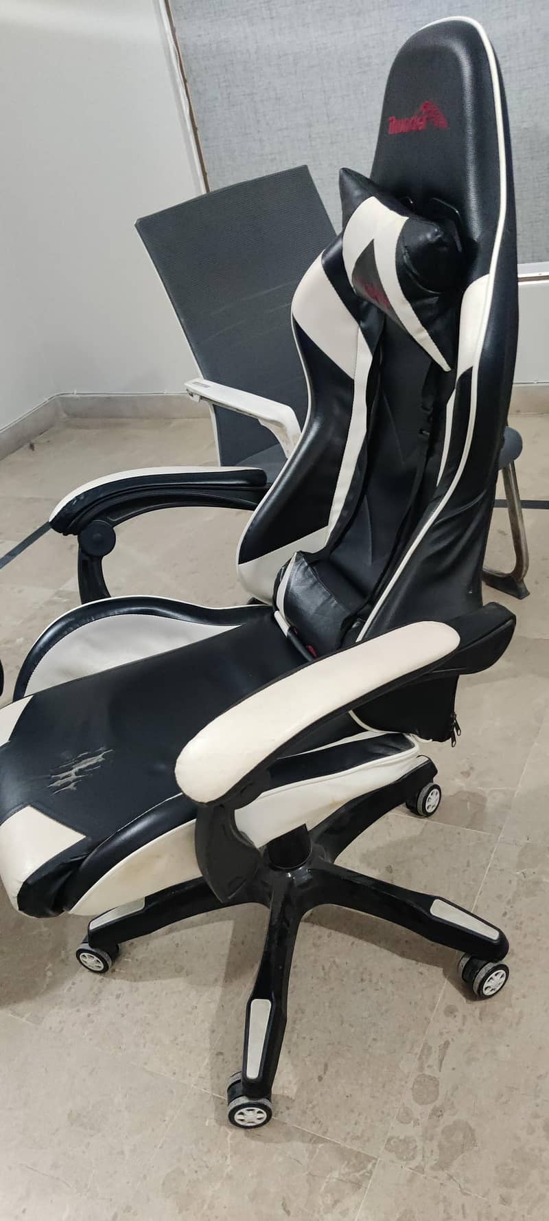 Thunder Gaming Chairs 8