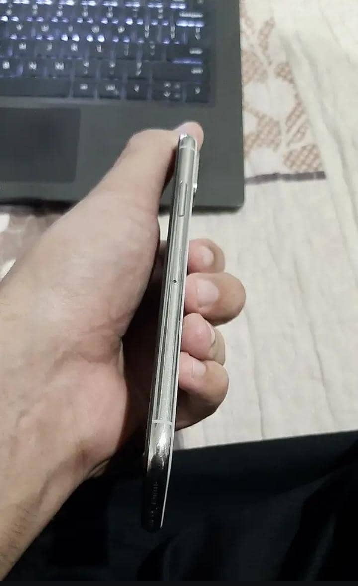 Apple iPhone X 6