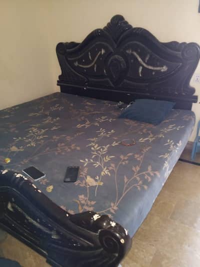 black color bed