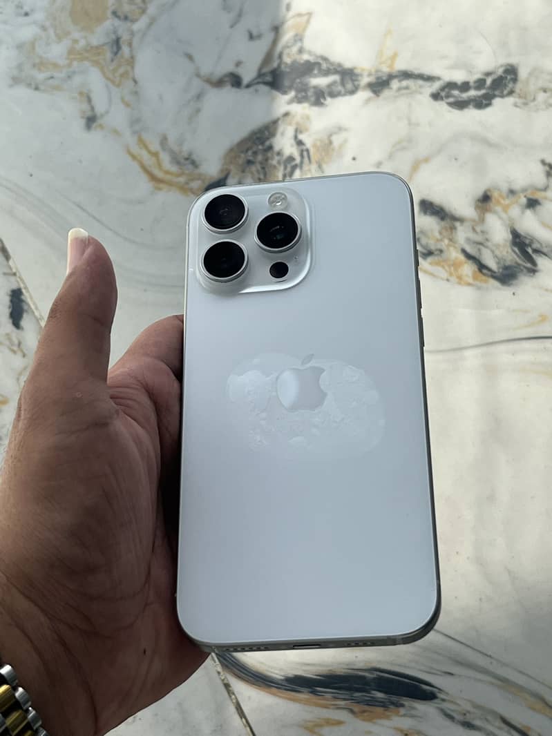Apple iPhone 16 Pro Max 2