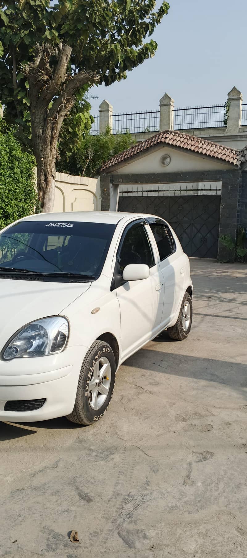 Toyota Vitz 2004 3