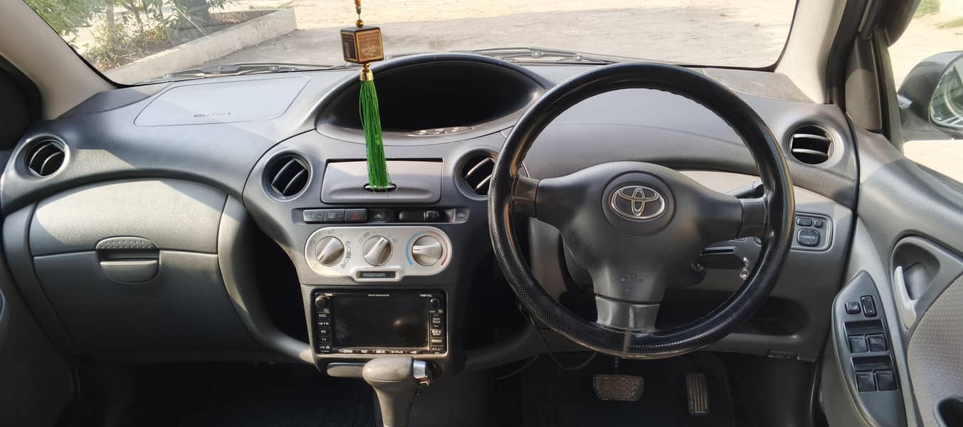 Toyota Vitz 2004 6
