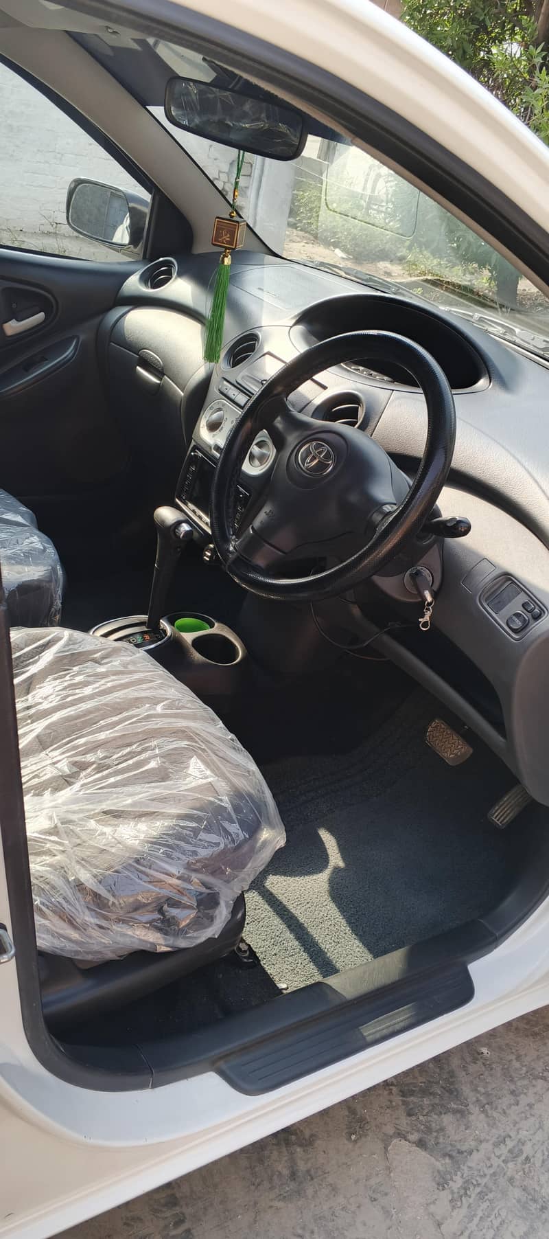 Toyota Vitz 2004 7