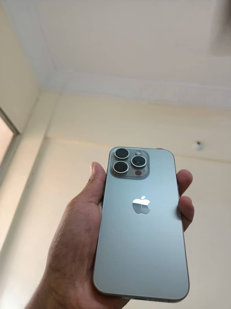 Apple iPhone 15 Pro 0