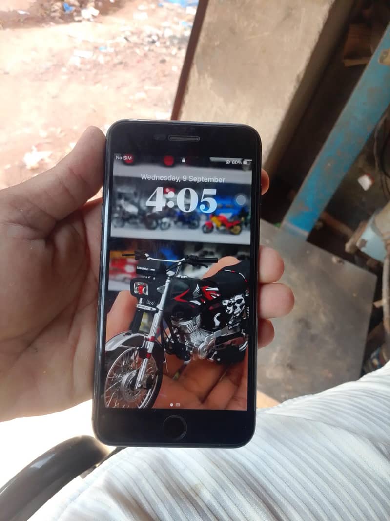 Apple iPhone 8plus 1