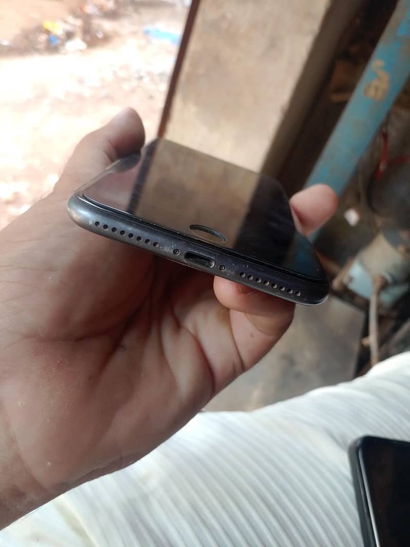 Apple iPhone 8plus 3