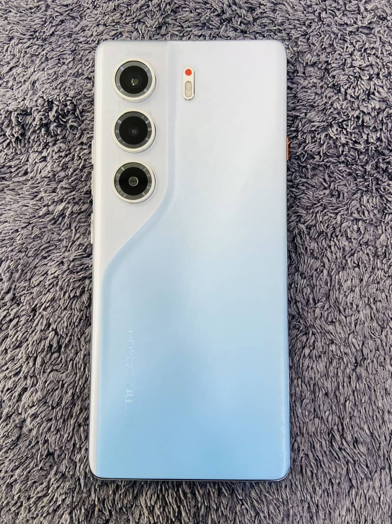 Tecno CAMON 40 Pro 0