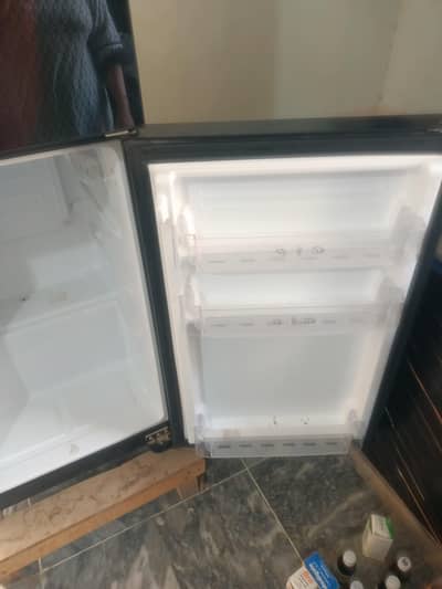 smal size refrigerator for sale in lush condition