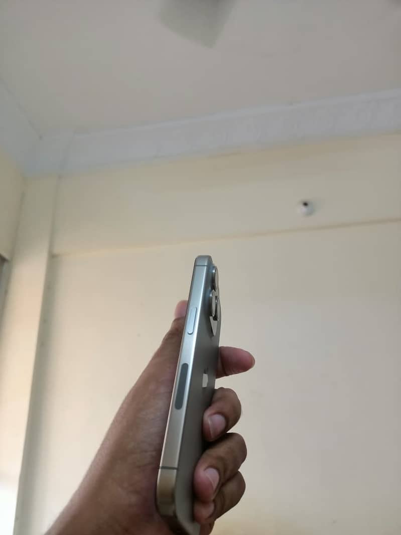 iPhone 15 pro 0