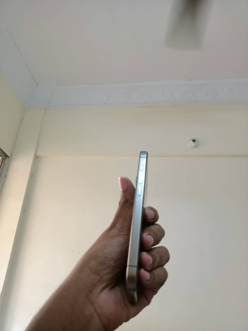 iPhone 15 pro 5