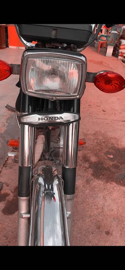 Argent sale wathsap num 03472886706 par rabta Karen 10/10 bike ki