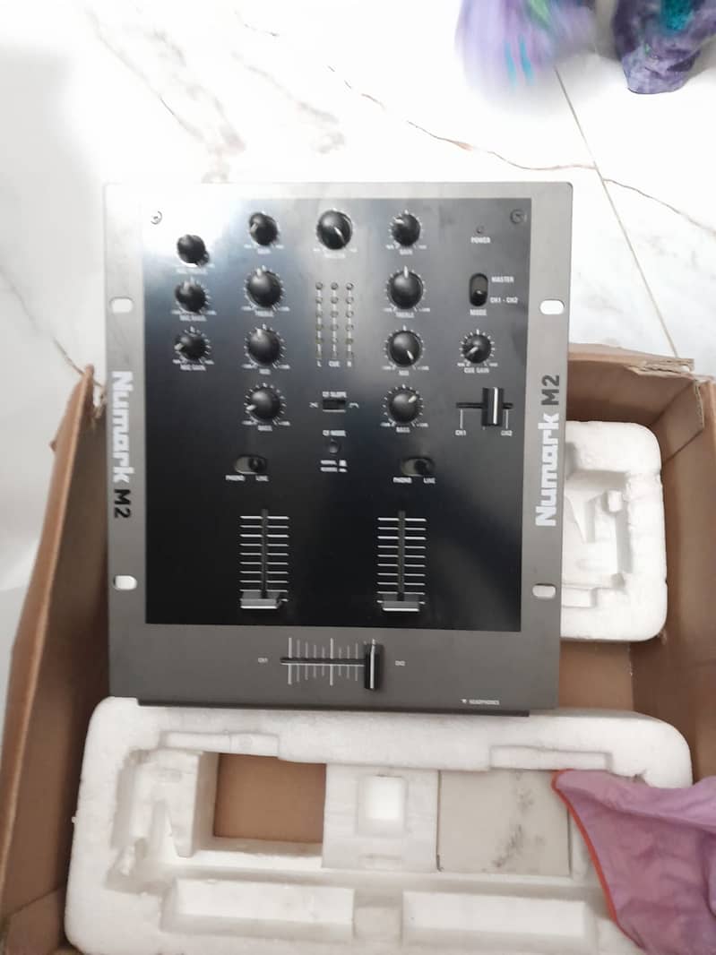 NUMARK M2 8