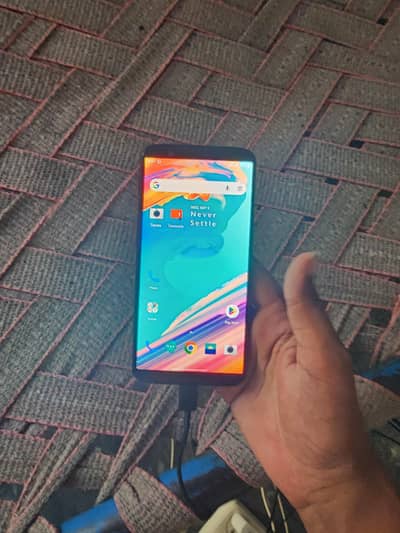 One Plus 5T 8/128 pta working all ok button side py lga hua hai