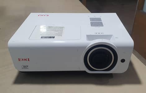 Projector 5500 Lumens DLP