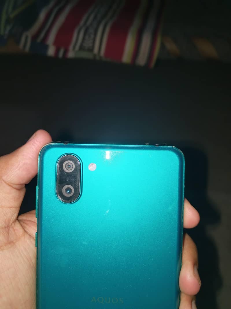 Sharp Aquos R3 1