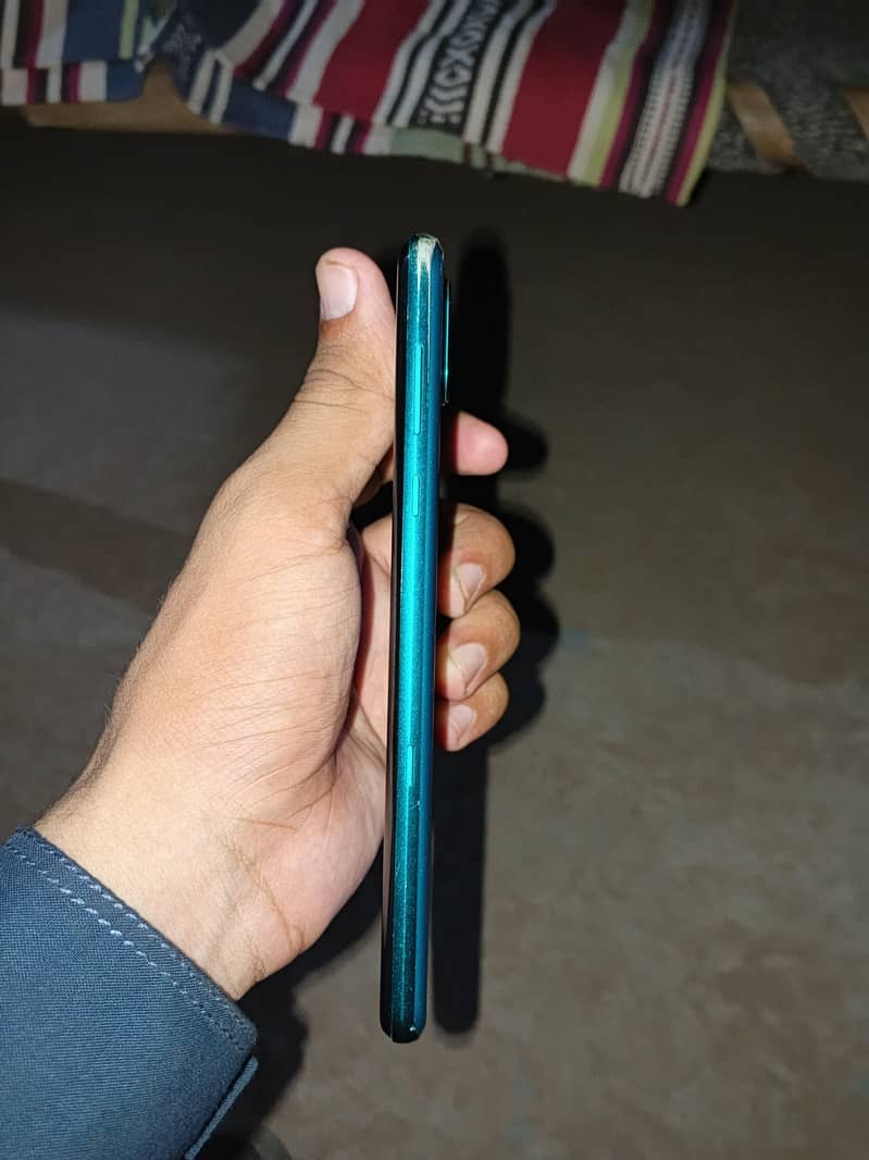 Sharp Aquos R3 4