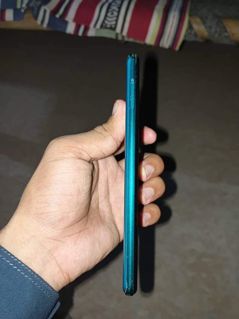 Sharp Aquos R3 5