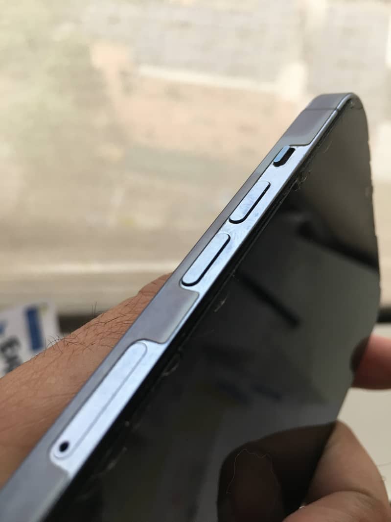 Apple iPhone 13 Pro 1