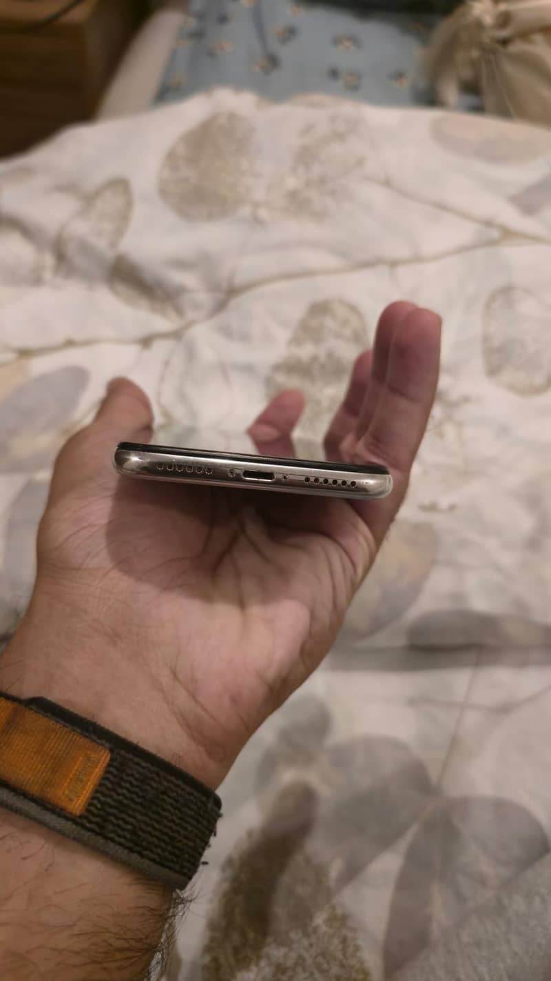 Apple iPhone X 3