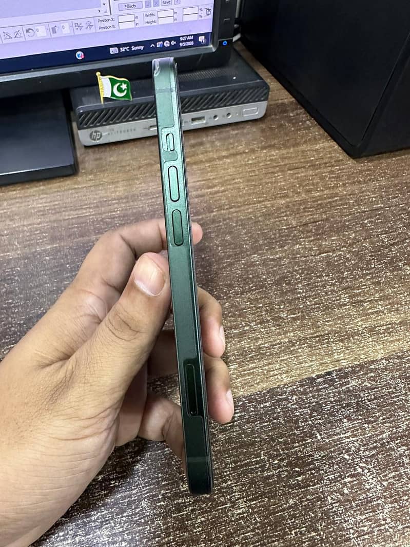 Apple iPhone 13 0