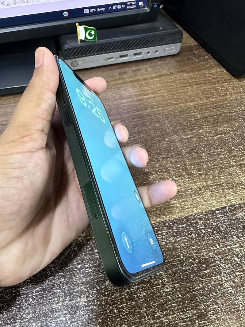 Apple iPhone 13 3