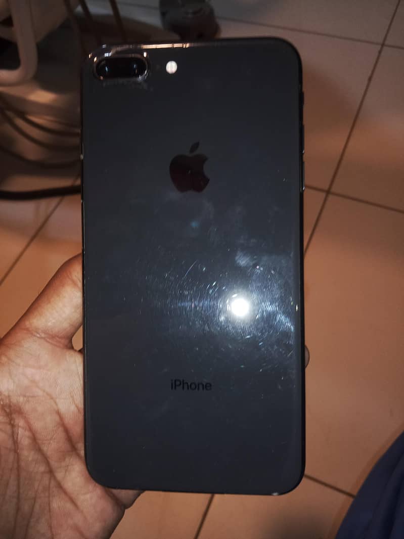 Apple iPhone 8 Plus 3