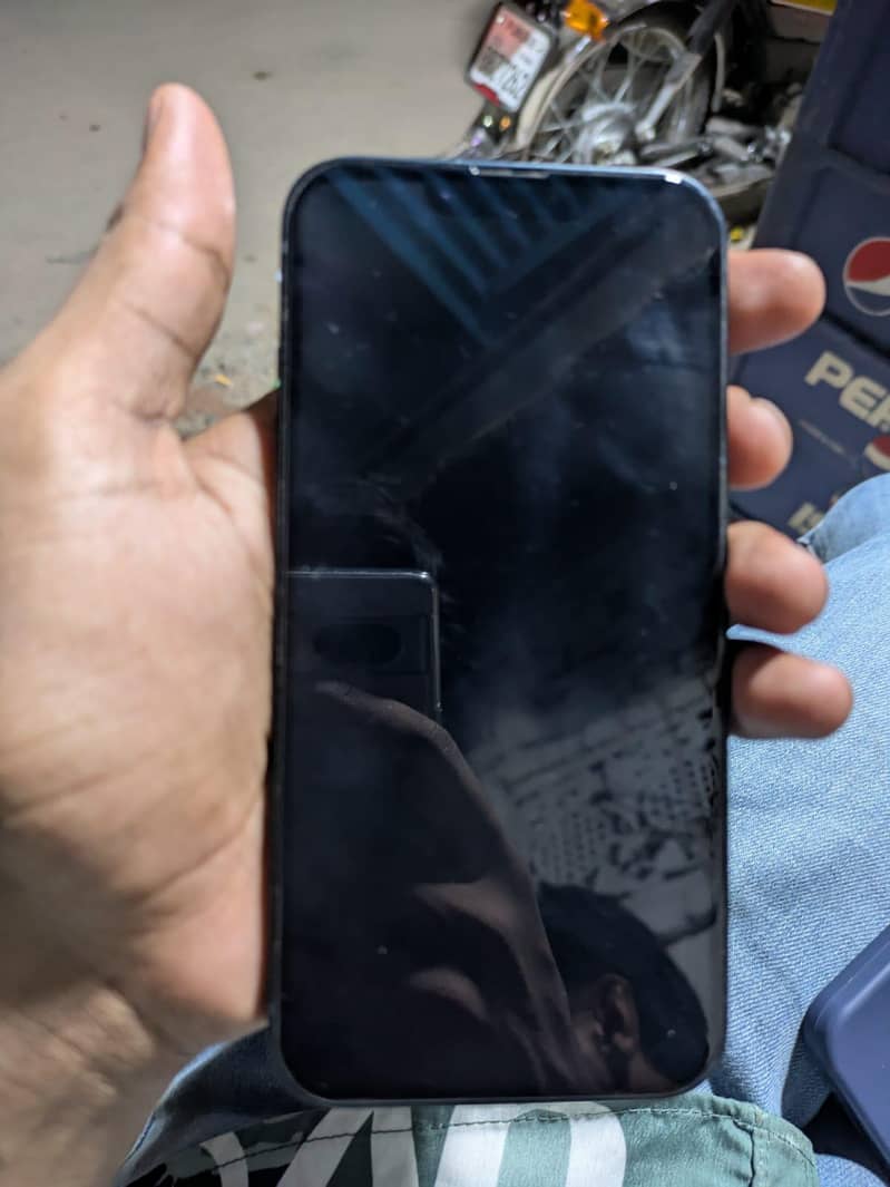 Apple iPhone 13 4