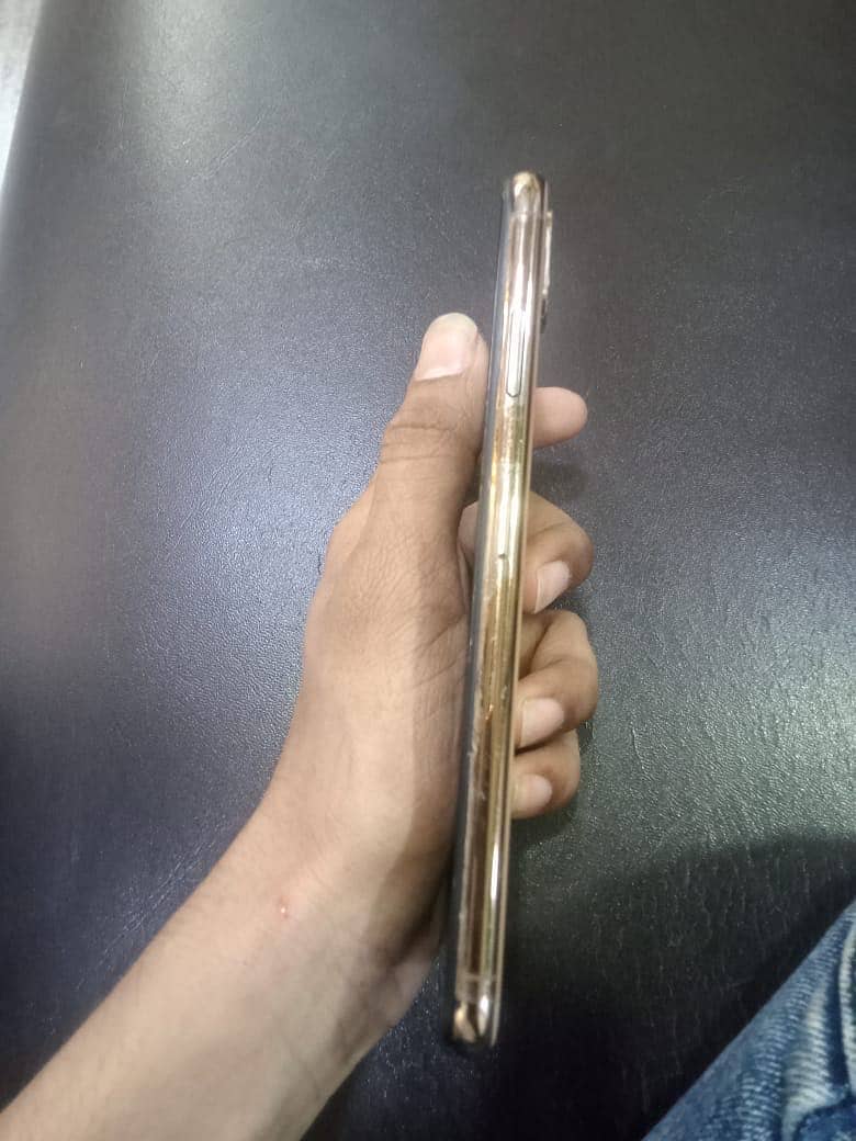 Apple iPhone XS Max 1