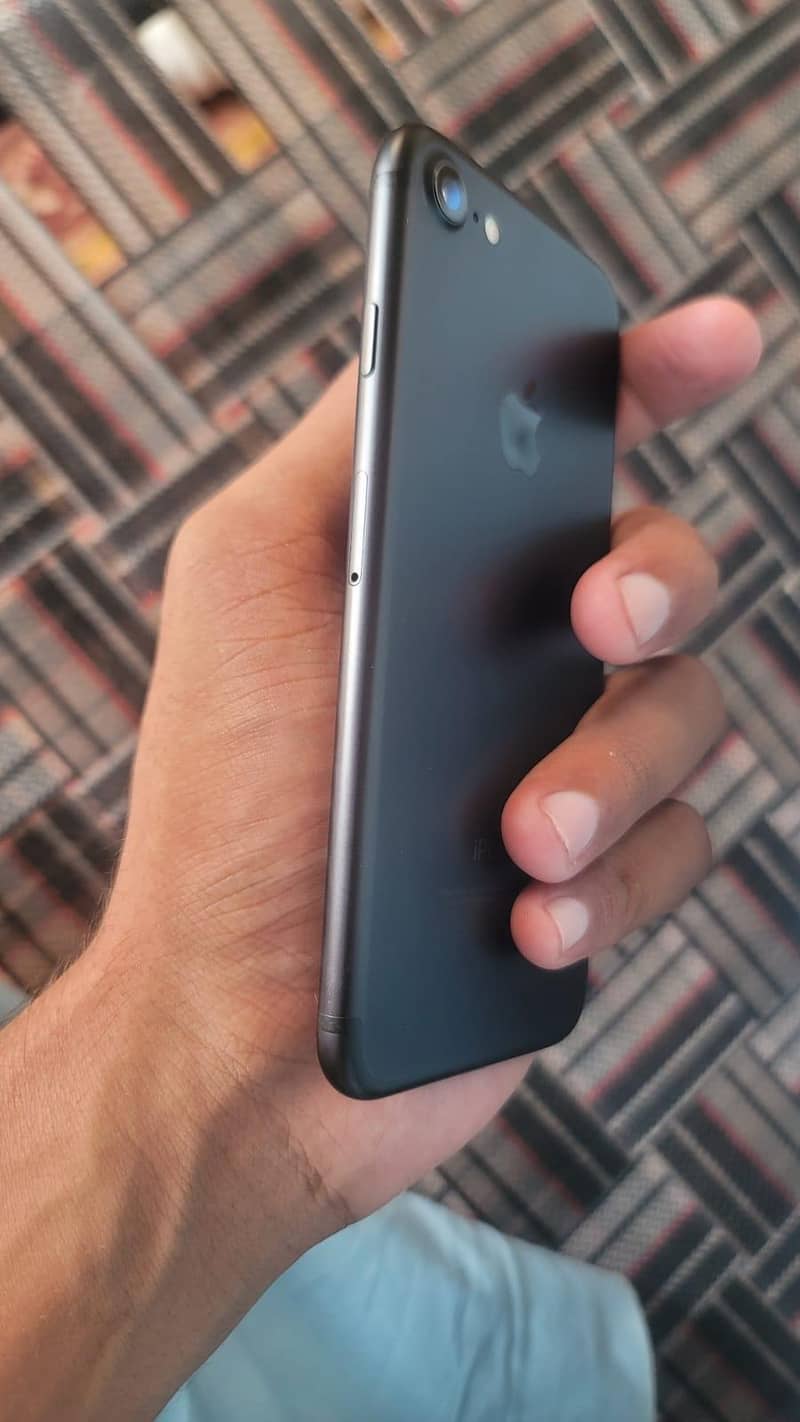 Apple iPhone 7 1