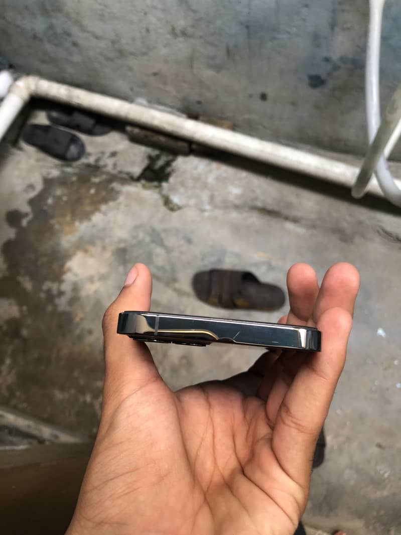 Apple iPhone 12 Pro 3