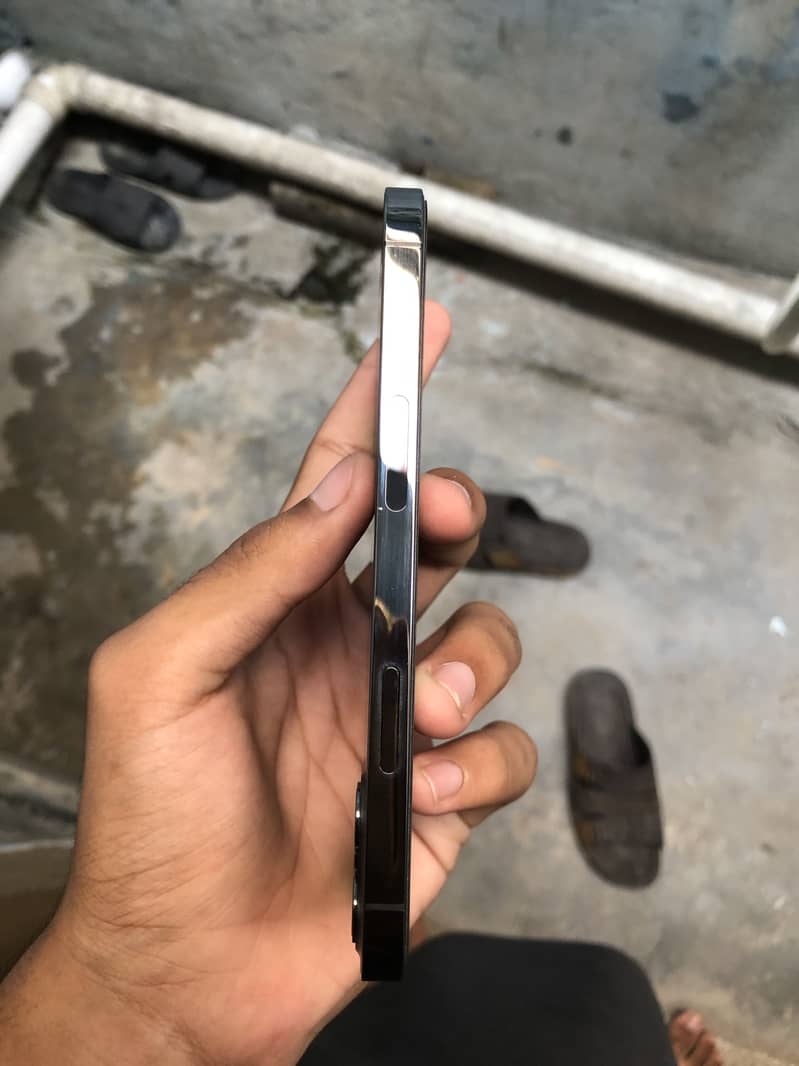 Apple iPhone 12 Pro 4
