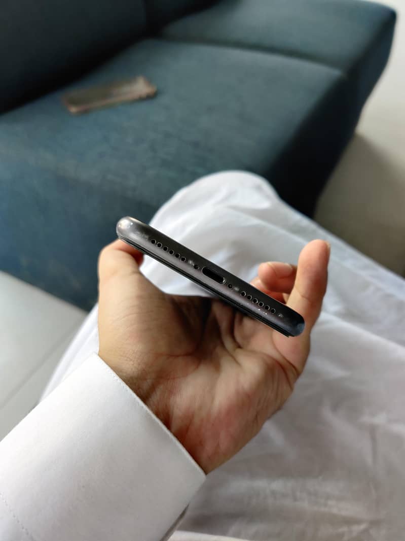 Apple iPhone 11 3