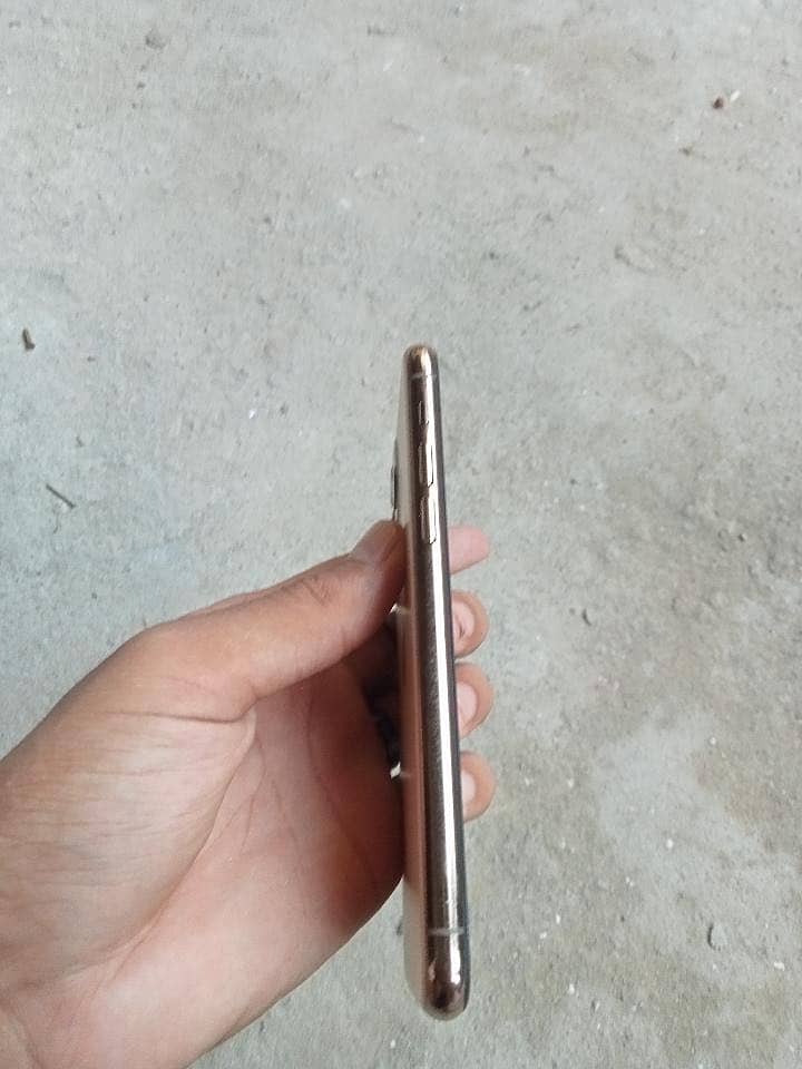 Apple iPhone 11 Pro 1