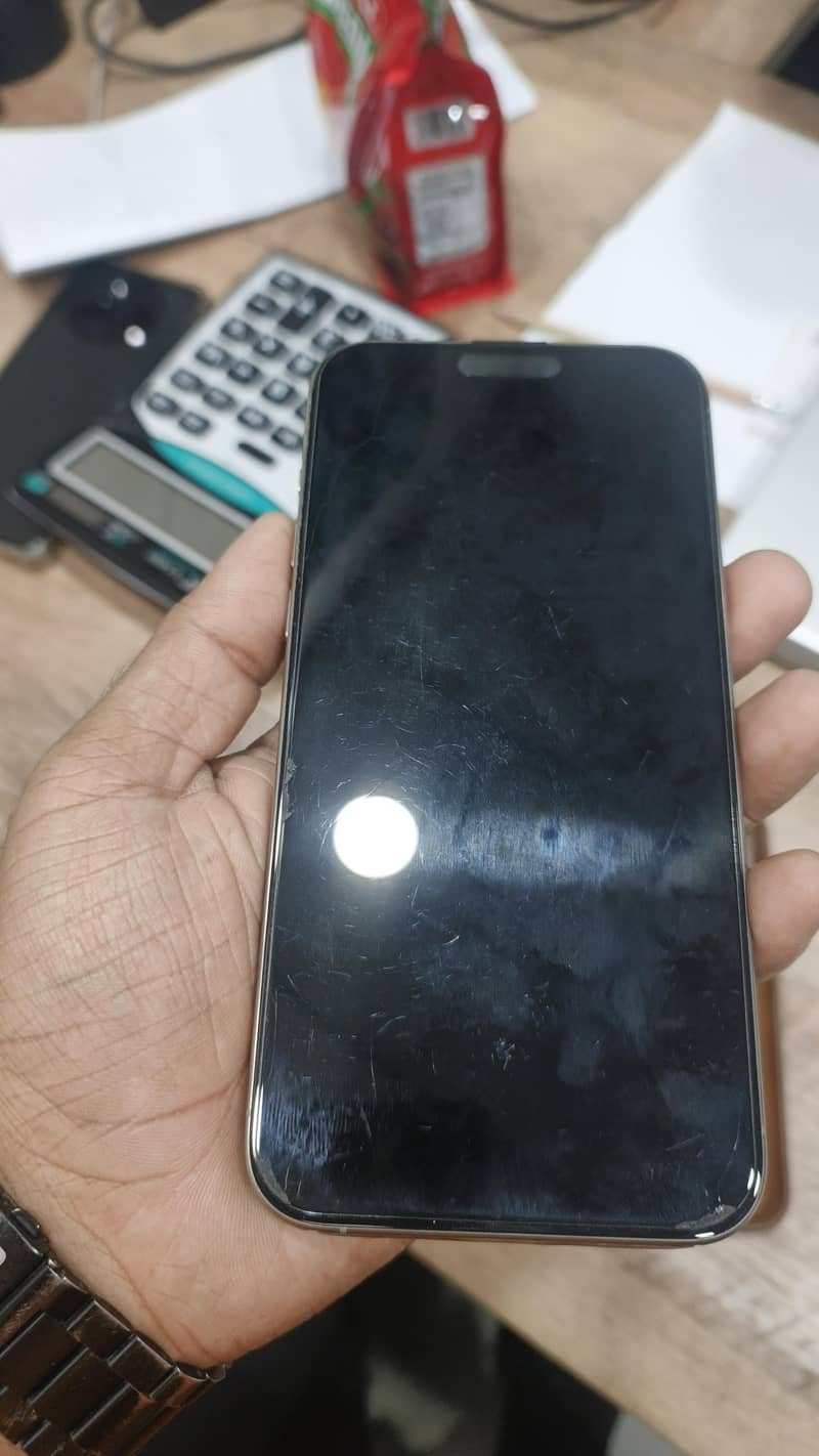 Apple iPhone 15 Pro Max 0