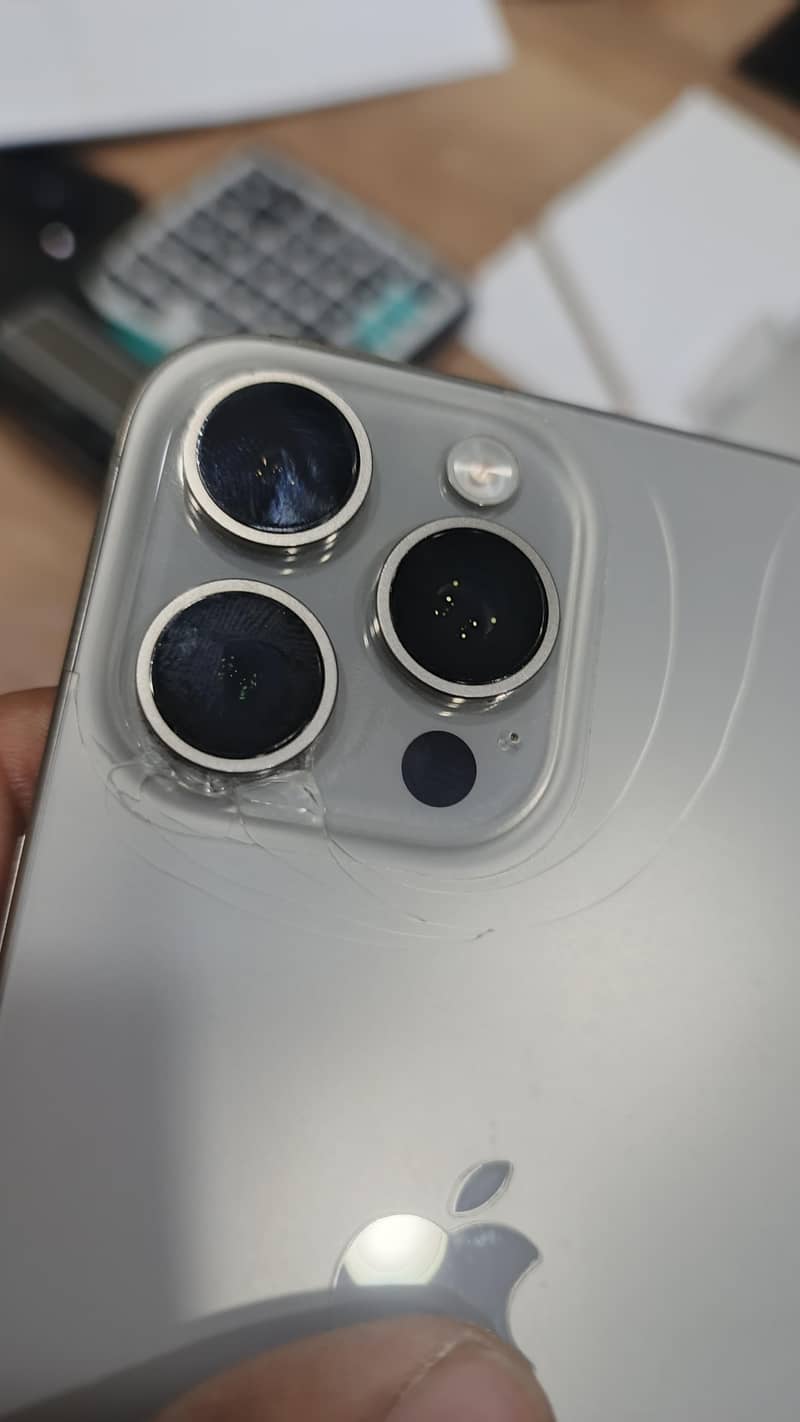 Apple iPhone 15 Pro Max 1