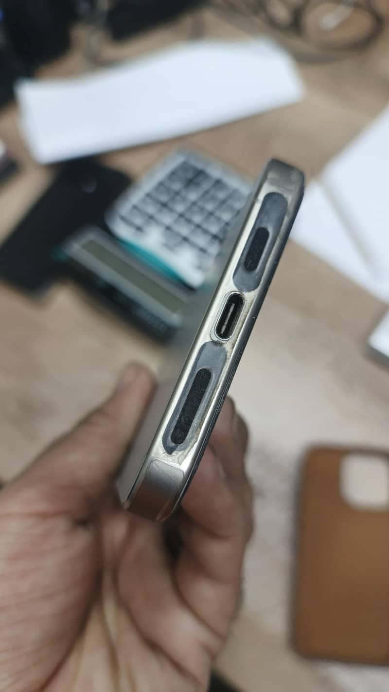 Apple iPhone 15 Pro Max 2