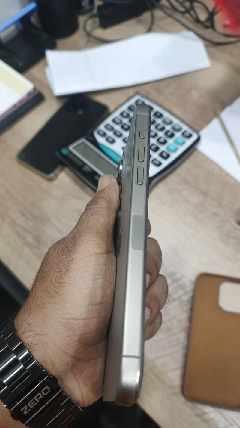 Apple iPhone 15 Pro Max 3