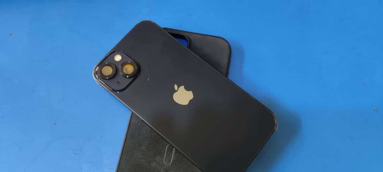 Apple iPhone 13 0
