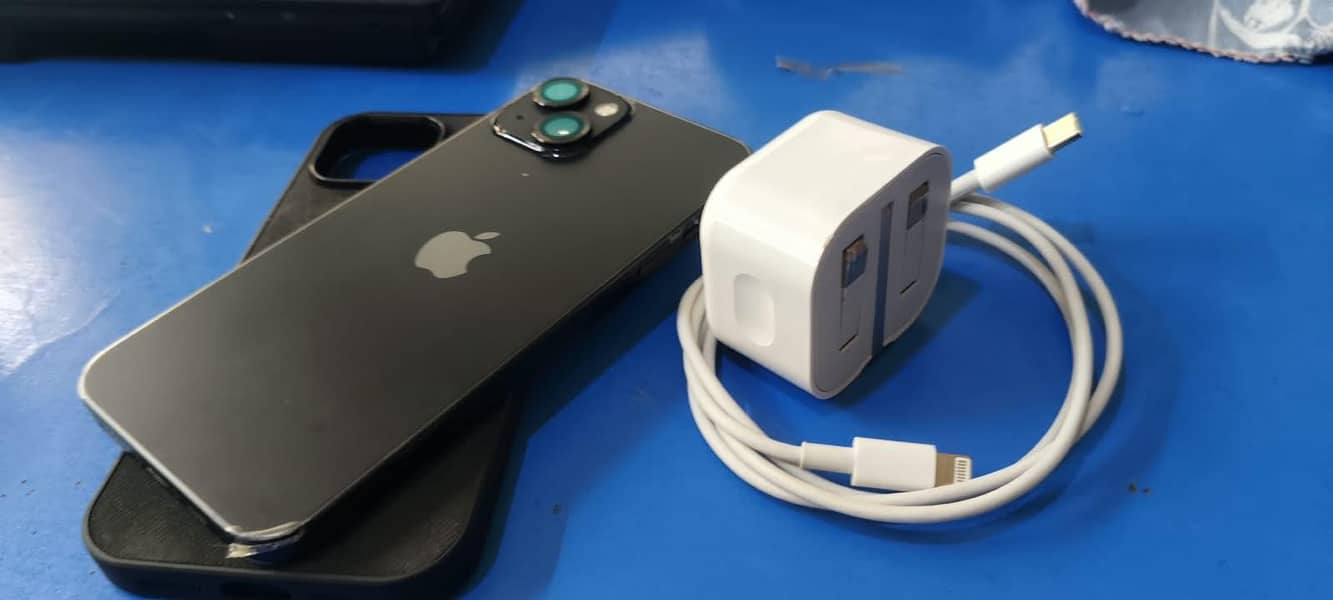 Apple iPhone 13 3