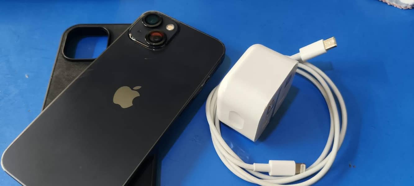 Apple iPhone 13 4