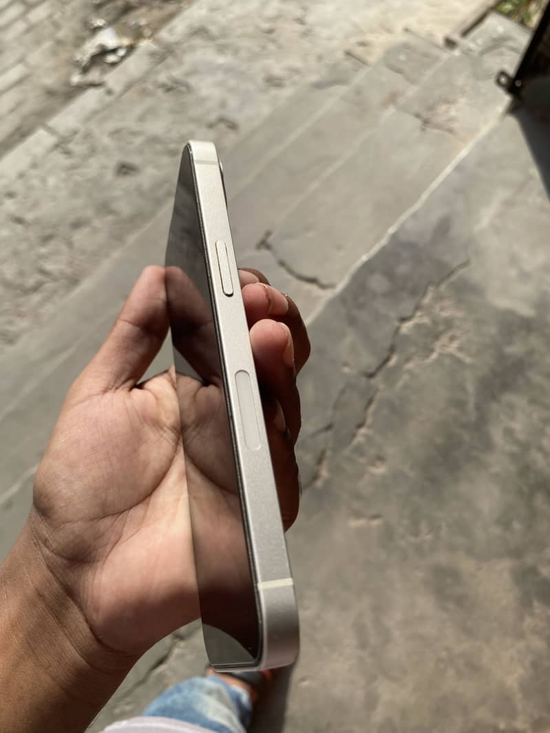 Apple iPhone 13 2